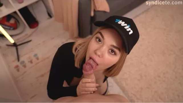 Жеңді қыз минет және қынаптық қуыру