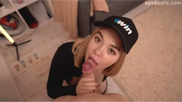 Минет қыздардың ерні