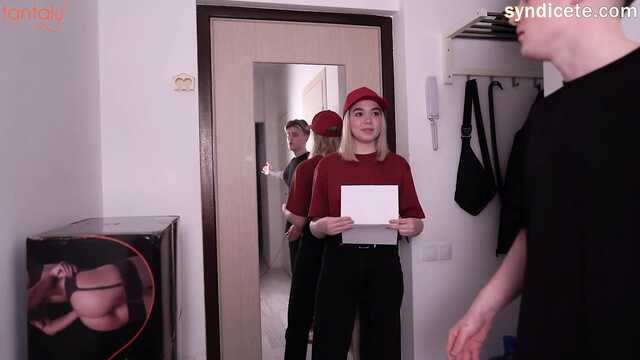 Garota loura mensageiro caiu no flirt cara