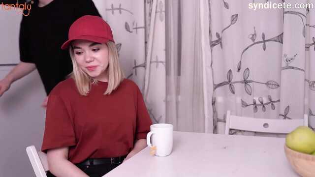 Garota loura mensageiro caiu no flirt cara