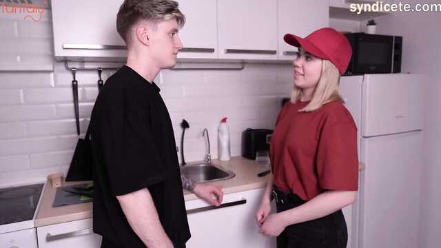 Garota loura mensageiro caiu no flirt cara