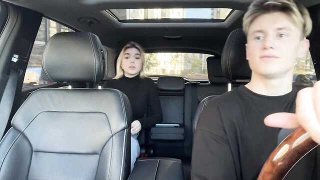 Таксист подобрал по дороге сговорчивую минетчицу