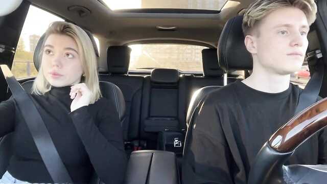 Таксист подобрал по дороге сговорчивую минетчицу