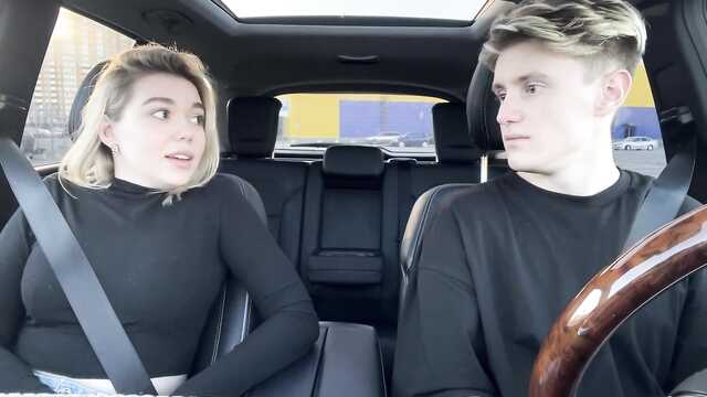 Таксист подобрал по дороге сговорчивую минетчицу