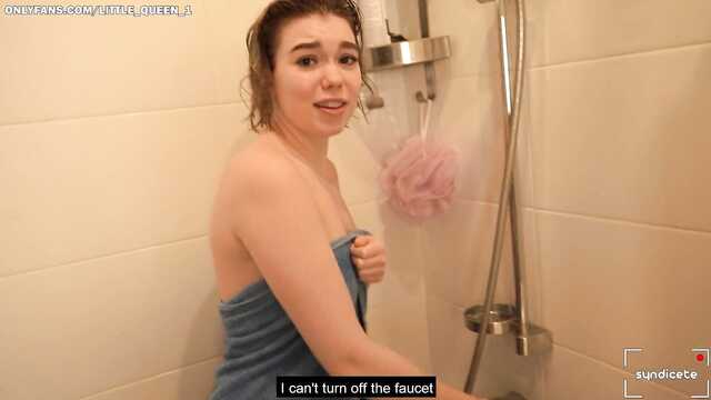 В душе засадил хуй в мокренькую сожительницу