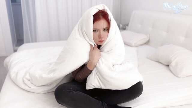 Телочка греется сексом в морозный день