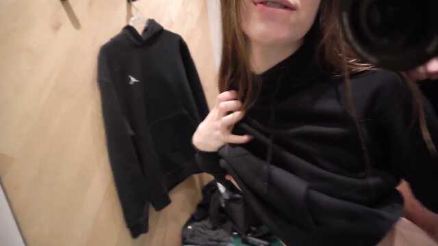 Секс фитинг бөлмесінде похотливой орыс әпкесімен