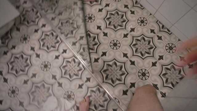 Sex oralny i namiętny seks kochanków w łazience