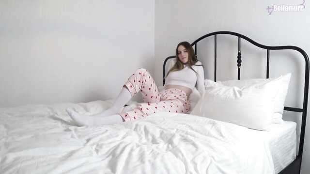 Nie zdążyła się obudzić i jest już gotowa do pieprzenia