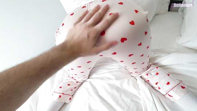 Nie zdążyła się obudzić i jest już gotowa do pieprzenia