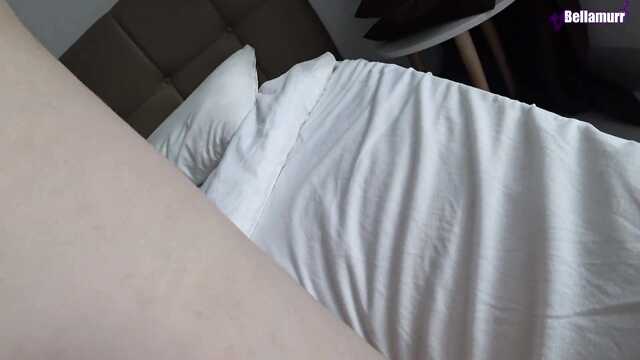 Сразу же встала раком перед понравившимся парнем