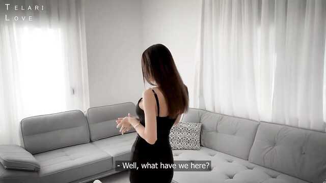 Spektakuläre Küken mit Silikonbrüsten hat Sperma in Ihre Muschi bekommen