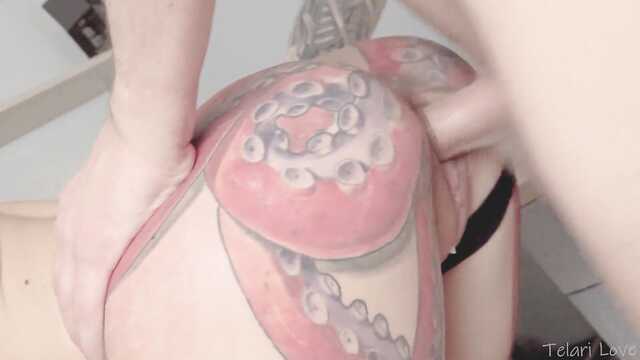 Blondynka i jej chłopak sprytnie bawią się pochwowo