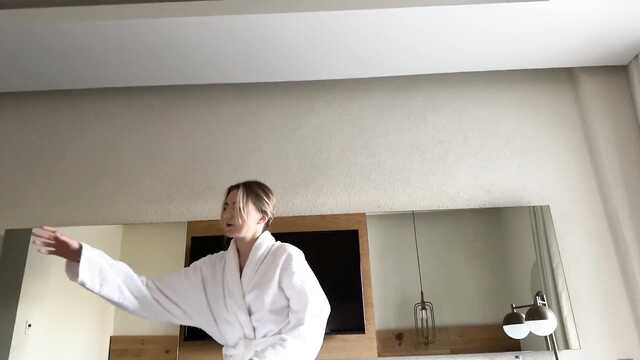 Кончает в письку любимой после ебли в спальне