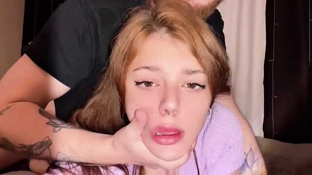 Ładna brunetka pieprzy się tylko z ojczymem