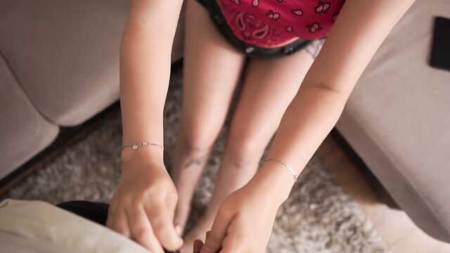 Шырынды брюнетка тәтті сорады хуй соңына дейін тұлға