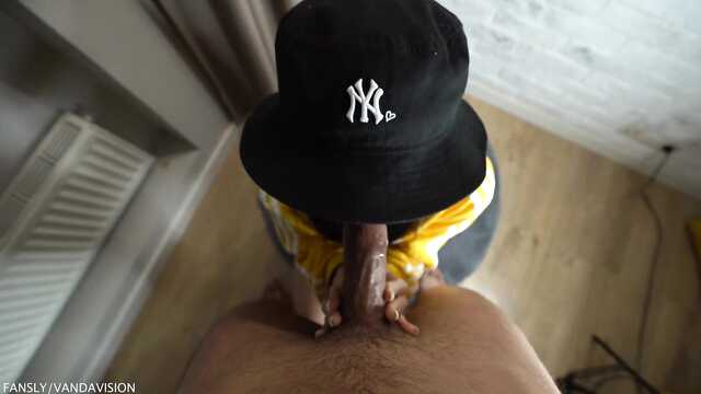 Raperka w Panamie skacze na kutasie producenta dźwięku