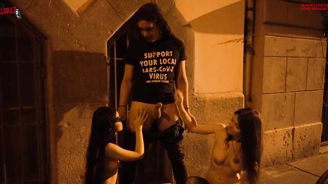 Two women twitched a patch in the middle of the street