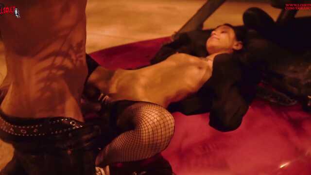 Выебал жас Сисси Капоте арбалар жолдың ортасында