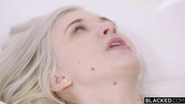 Эротический трах блондинки и негра.