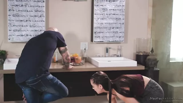 Музыкалық бейнелер мен эротикалық клиптер