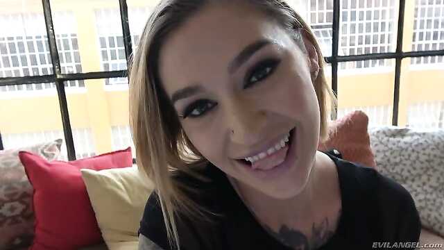 Хуесоска с молодчиком: борьба в жопу!