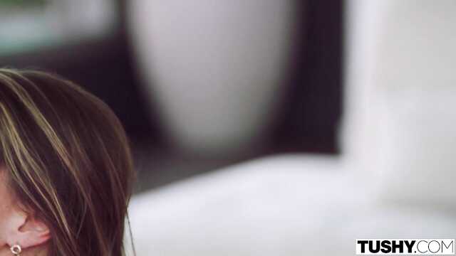 Двойное удовлетворение: Шатенка проникает два раза.