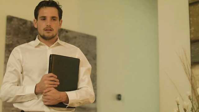 Zdradziła męża z młodym chłopakiem