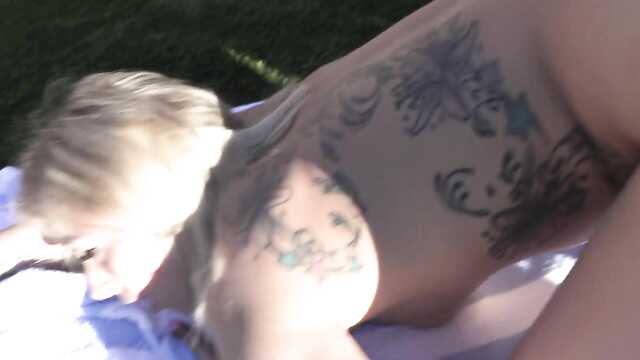 Наслаждайтесь тусой лесбиянок