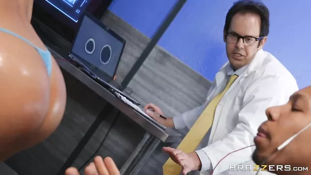 Жігіт ыстық дрючит спортшы в көзілдірік