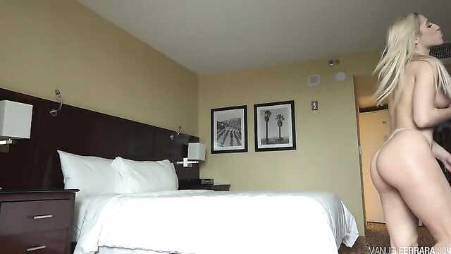 Duża dupa Laska oddała się kochankowi w pokoju hotelowym