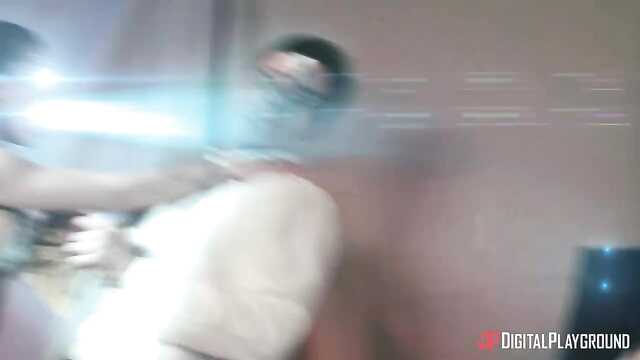 Жмж с инопланетной белокурою.