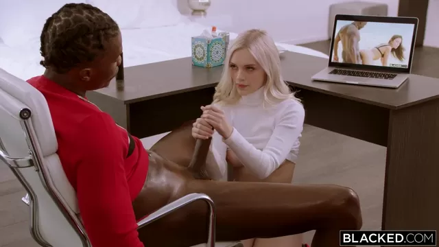 Сексуалды қыздар бір-бірін суретке түсіреді