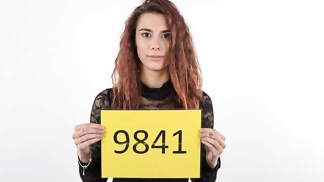 Casting morena de perrito le da a su pareja en el coño