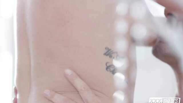 Амбал Наяривает Хуем Блондинку