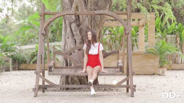 Linda mostrou a buceta e as mamas na rua