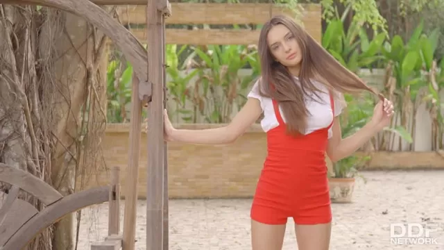 Жоғары сапалы жалаңаш фотосуреттерді қараңыз