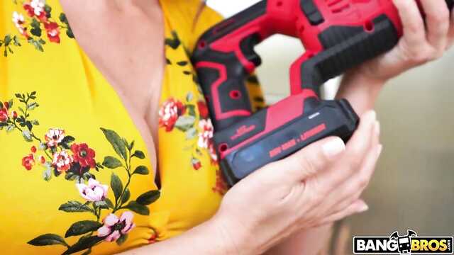 W kuchni brodacz zdobywa Anal Laski członkiem