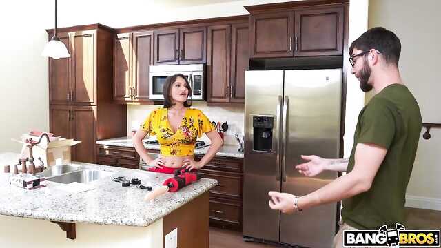 W kuchni brodacz zdobywa Anal Laski członkiem