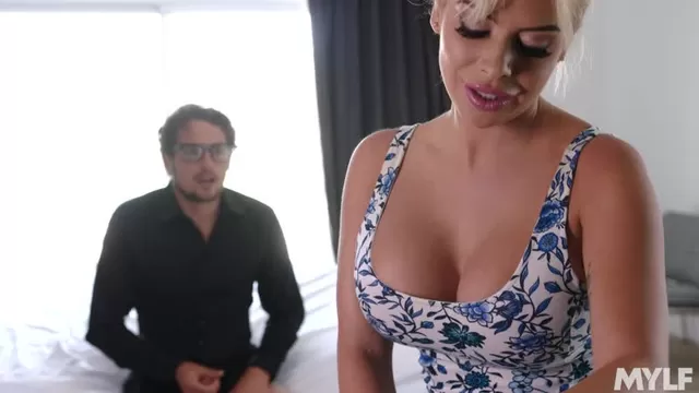 Интернеттегі жетілген әйелдер банкі