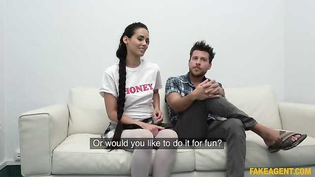 Оператор во время кастинга удивляет друзей