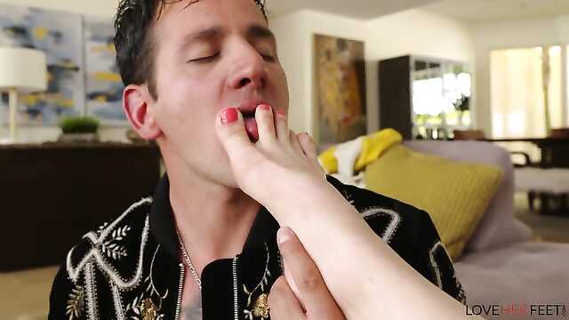 Fetyszysta liże nogi Babie kiedy rucha cipkę