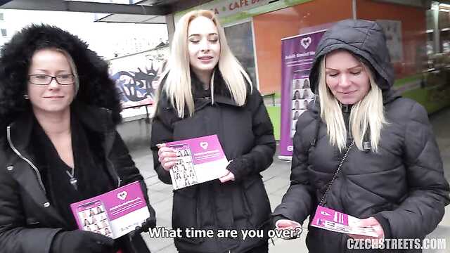 Белокурая баба трахнута на своем дому.