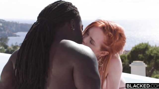 Ол қызыл қаншықты қара магистральға тартты