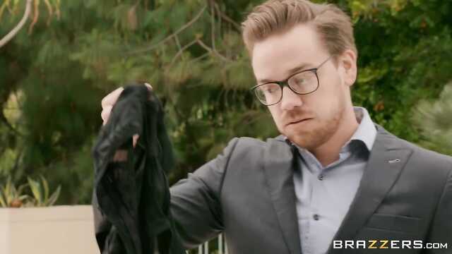 Um cara elegante satisfaz uma senhora caprichosa