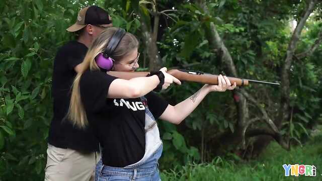 Вдул блондинці на відпочинку в лісі