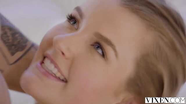 Romantyczny kurwa blondynka z kochankiem