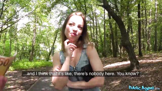 Чувак в лесу: Доступная девка, хуемом колбасит!