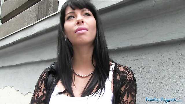 Fell for the bikes of a pickup truck and gave a mature man