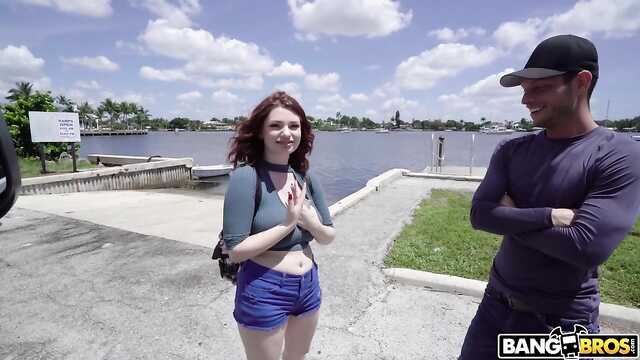 Chłopcy za pieniądze qrwa busty w samochodzie